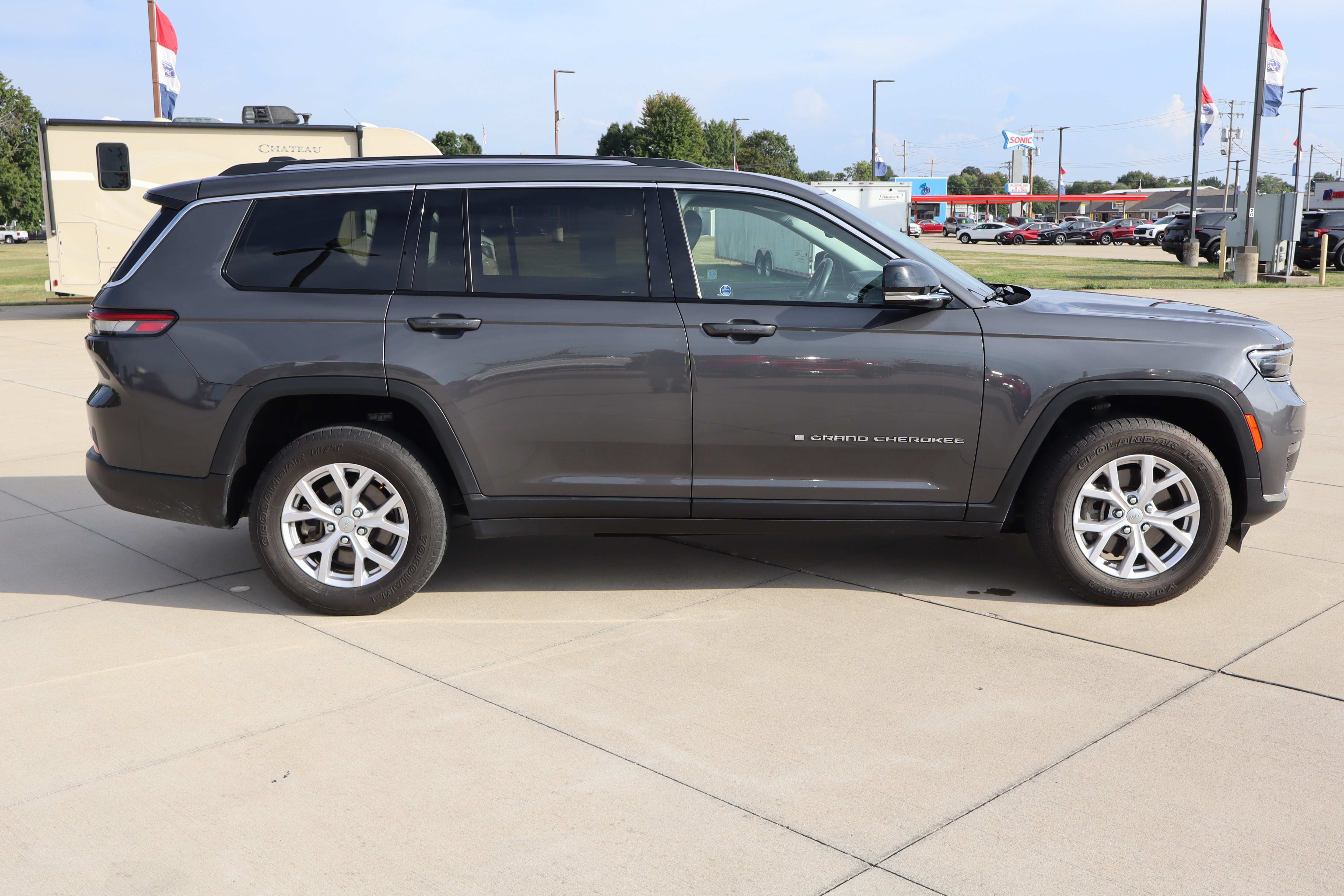 Used 2021 Jeep Grand Cherokee L Limited AWD/4WD image 5
