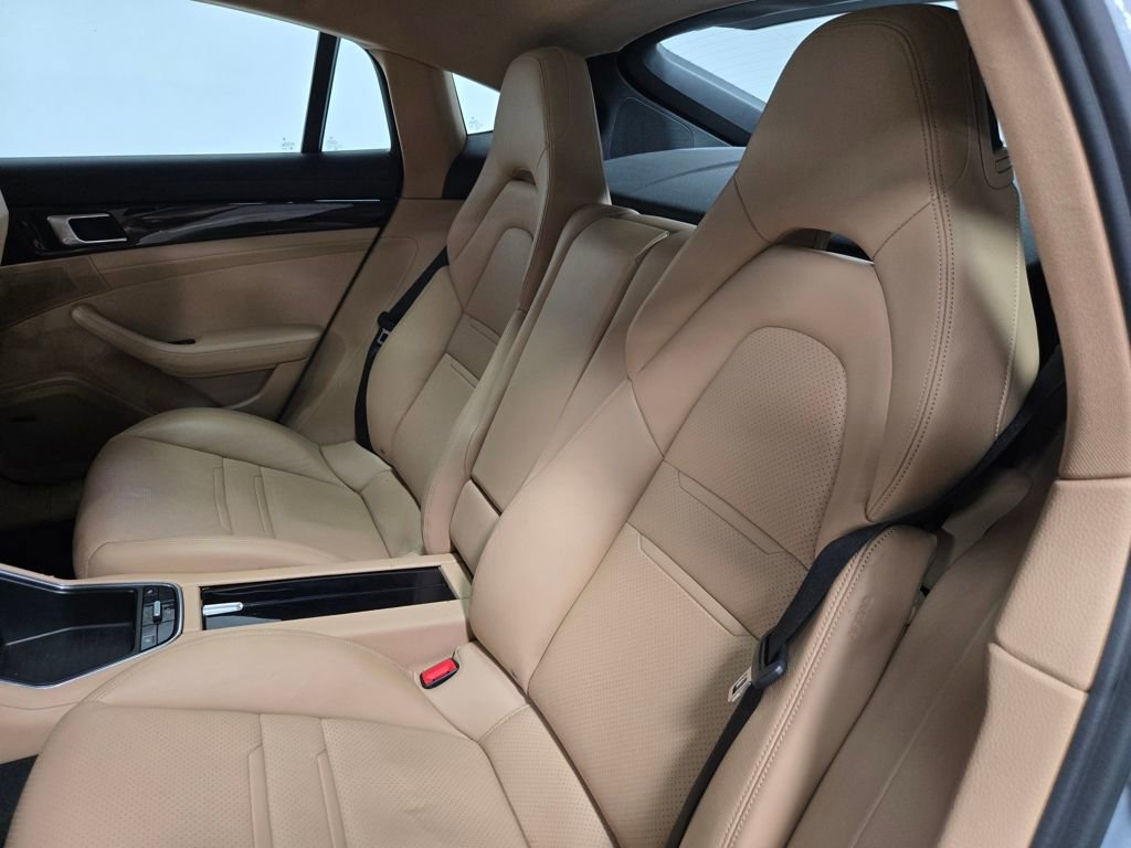 Used 2018 Porsche Panamera 4 image 31