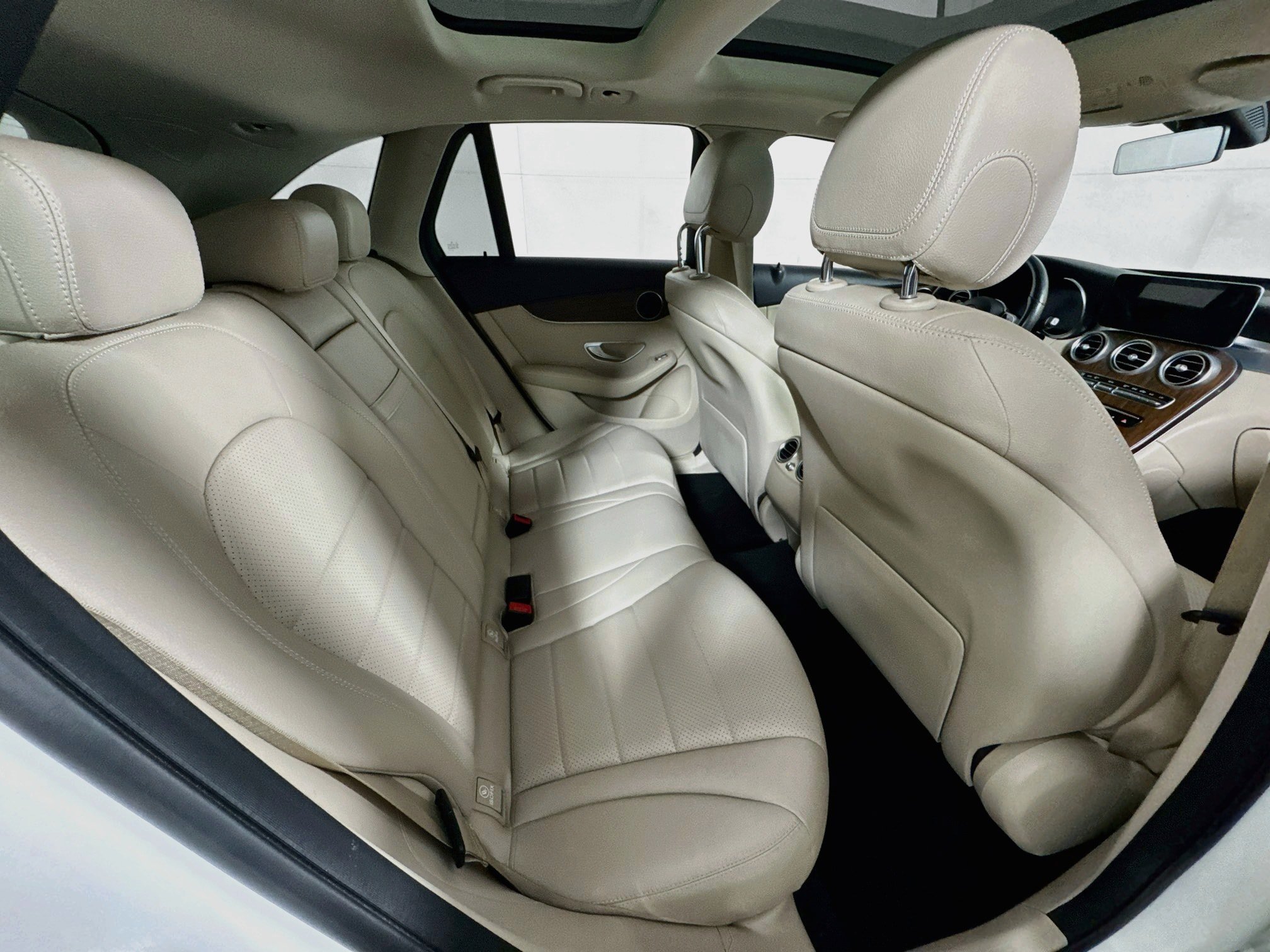 Used 2021 Mercedes-Benz GLC 300 4MATIC image 24