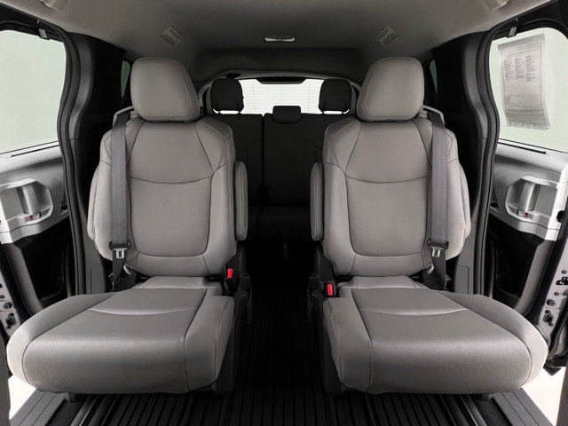 Used 2025 Toyota Sienna XLE w/ XLE Plus Package AWD/4WD image 16