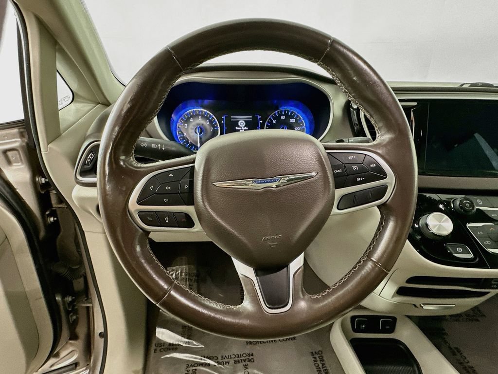 Certified 2018 Chrysler Pacifica Touring-L FWD image 16