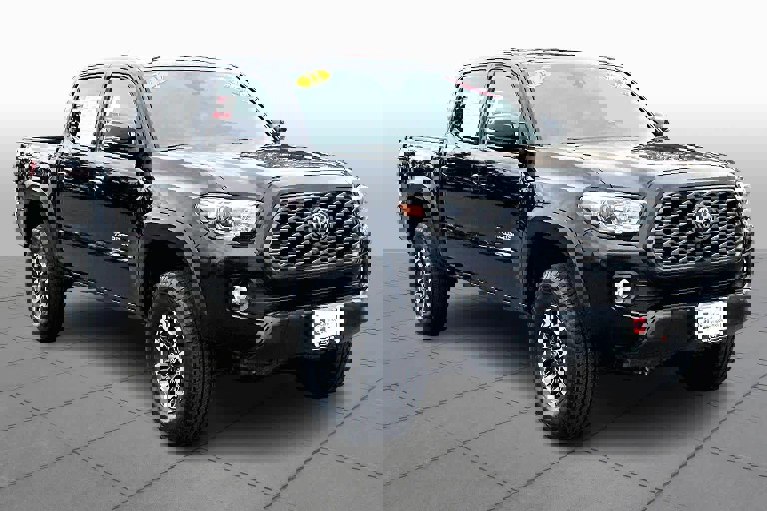 Certified 2022 Toyota Tacoma TRD Off-Road image 2