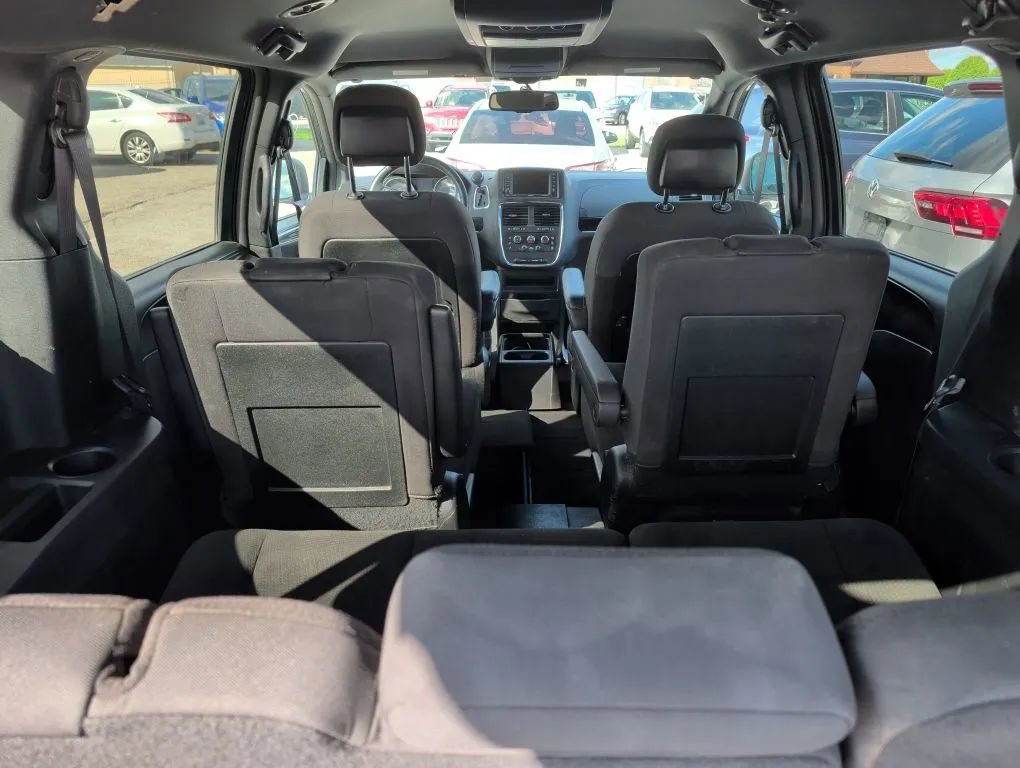 Used 2018 Dodge Grand Caravan SE FWD image 17