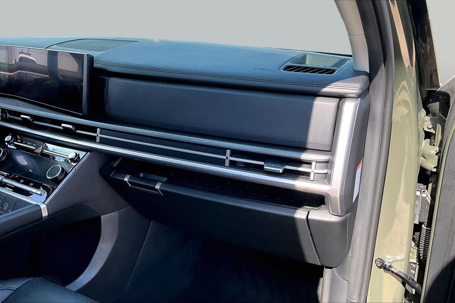 Certified 2024 Hyundai Santa Fe SEL FWD image 18