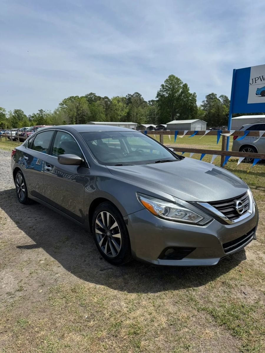 Used 2017 Nissan Altima 2.5 SV image 2