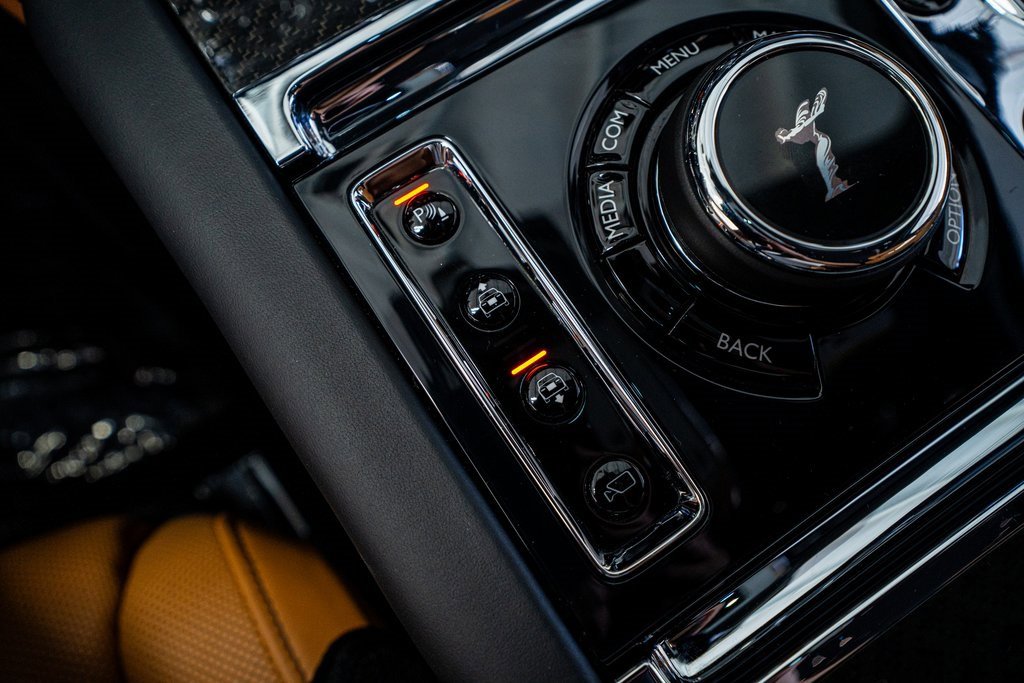 Used 2022 Rolls-Royce Cullinan Black Badge image 57