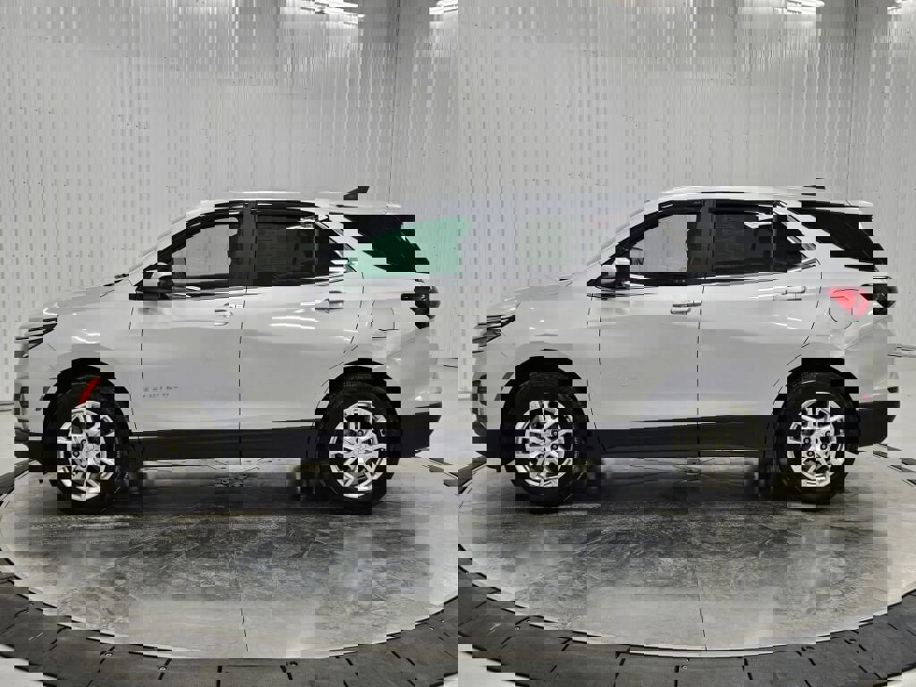 Used 2022 Chevrolet Equinox LT image 2
