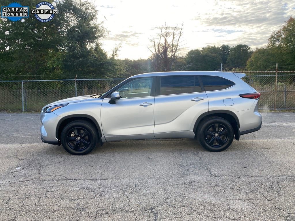 Used 2024 Toyota Highlander LE image 5