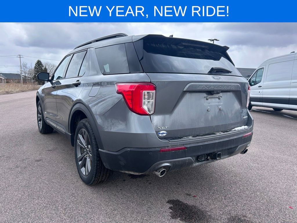 Used 2023 Ford Explorer XLT w/ Equipment Group 202A image 4
