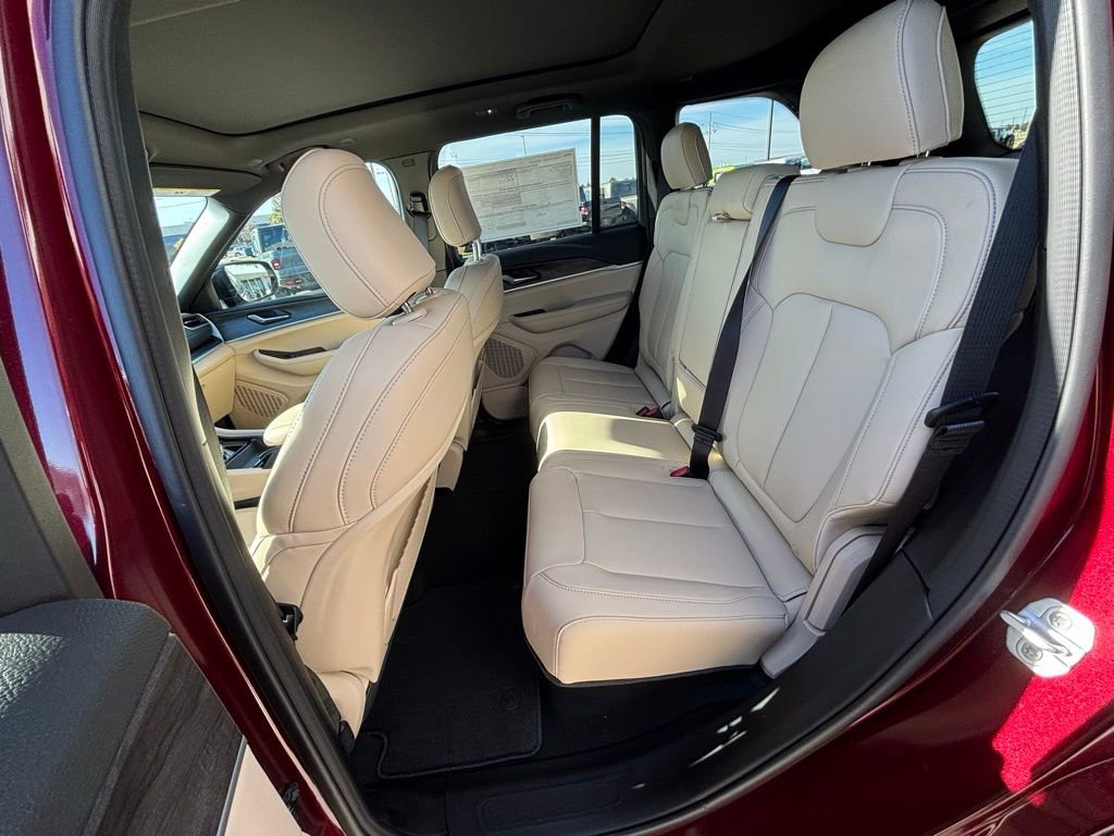 New 2025 Jeep Grand Cherokee Limited image 12