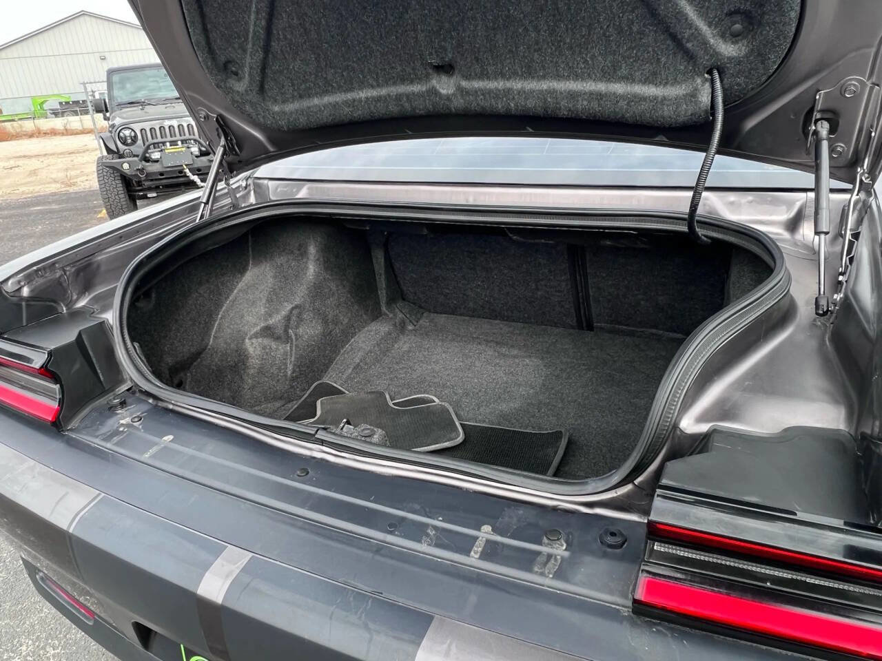 Used 2015 Dodge Challenger SRT w/ Technology Group image 15