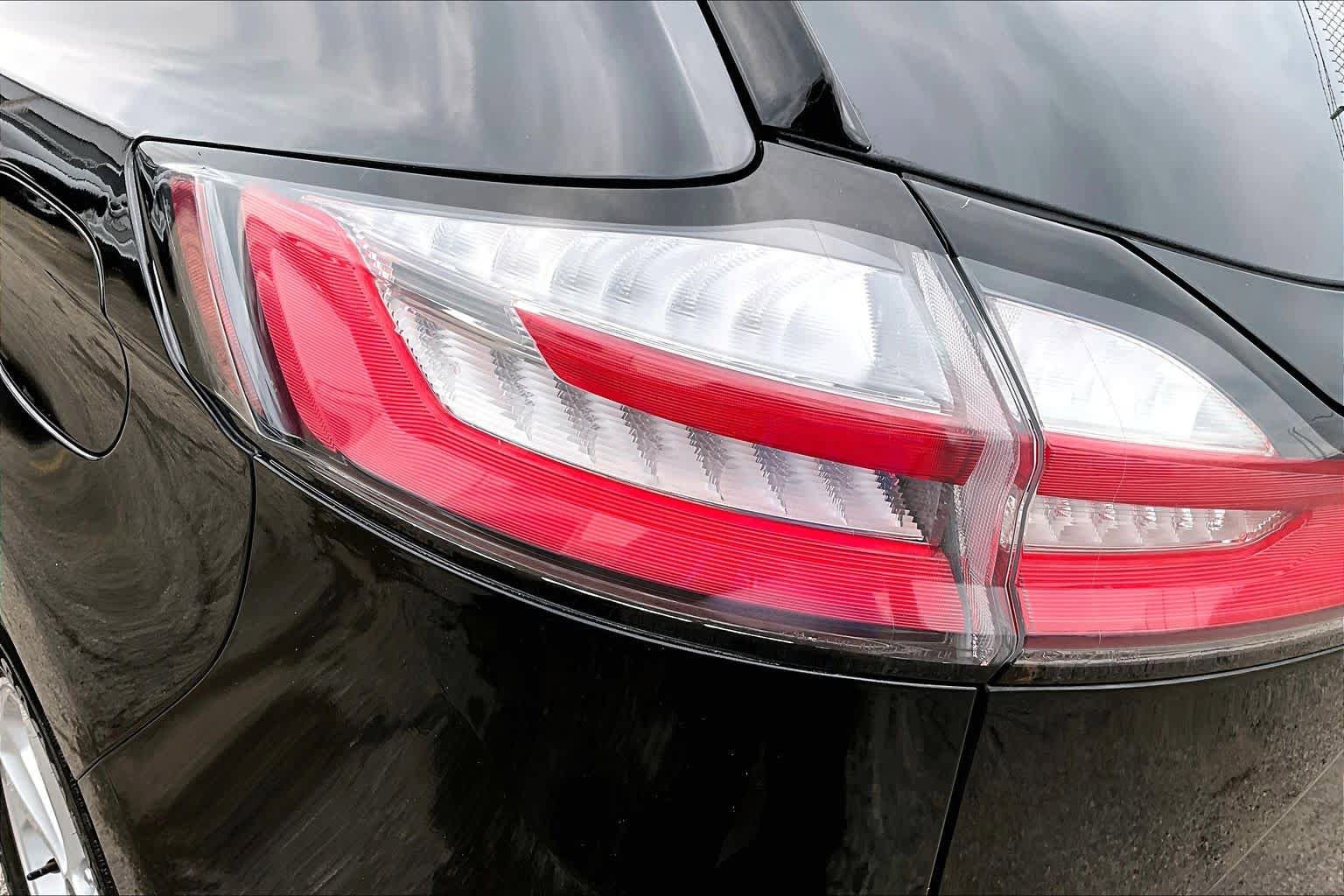 Used 2019 Ford Edge SE FWD image 28