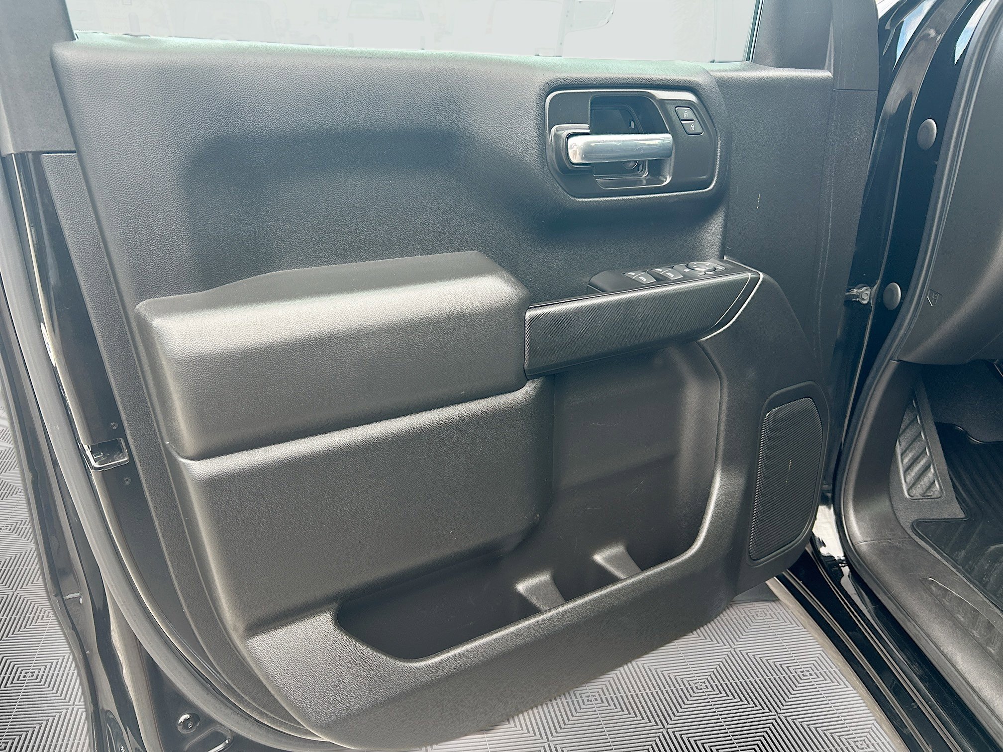 Used 2021 Chevrolet Silverado 1500 Custom w/ Safety Confidence Package image 17