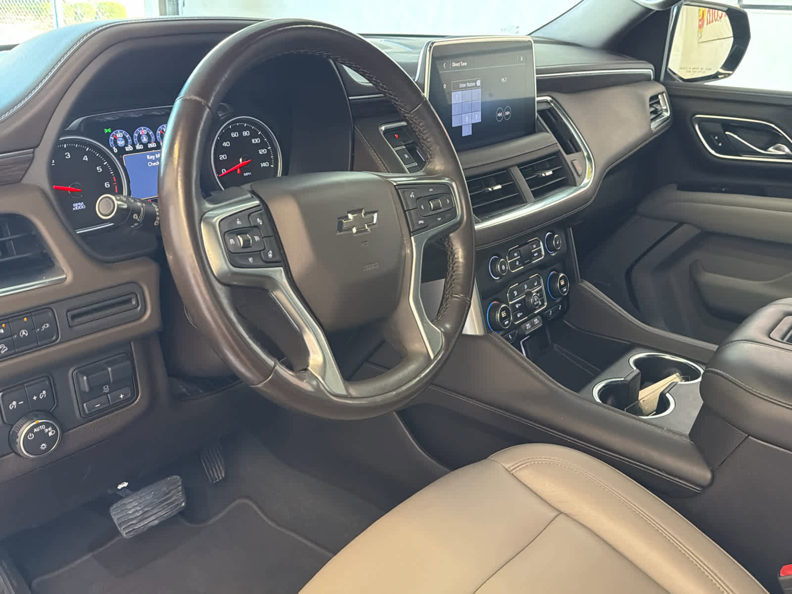 Used 2021 Chevrolet Tahoe Z71 w/ Z71 Off-Road Package AWD/4WD image 16