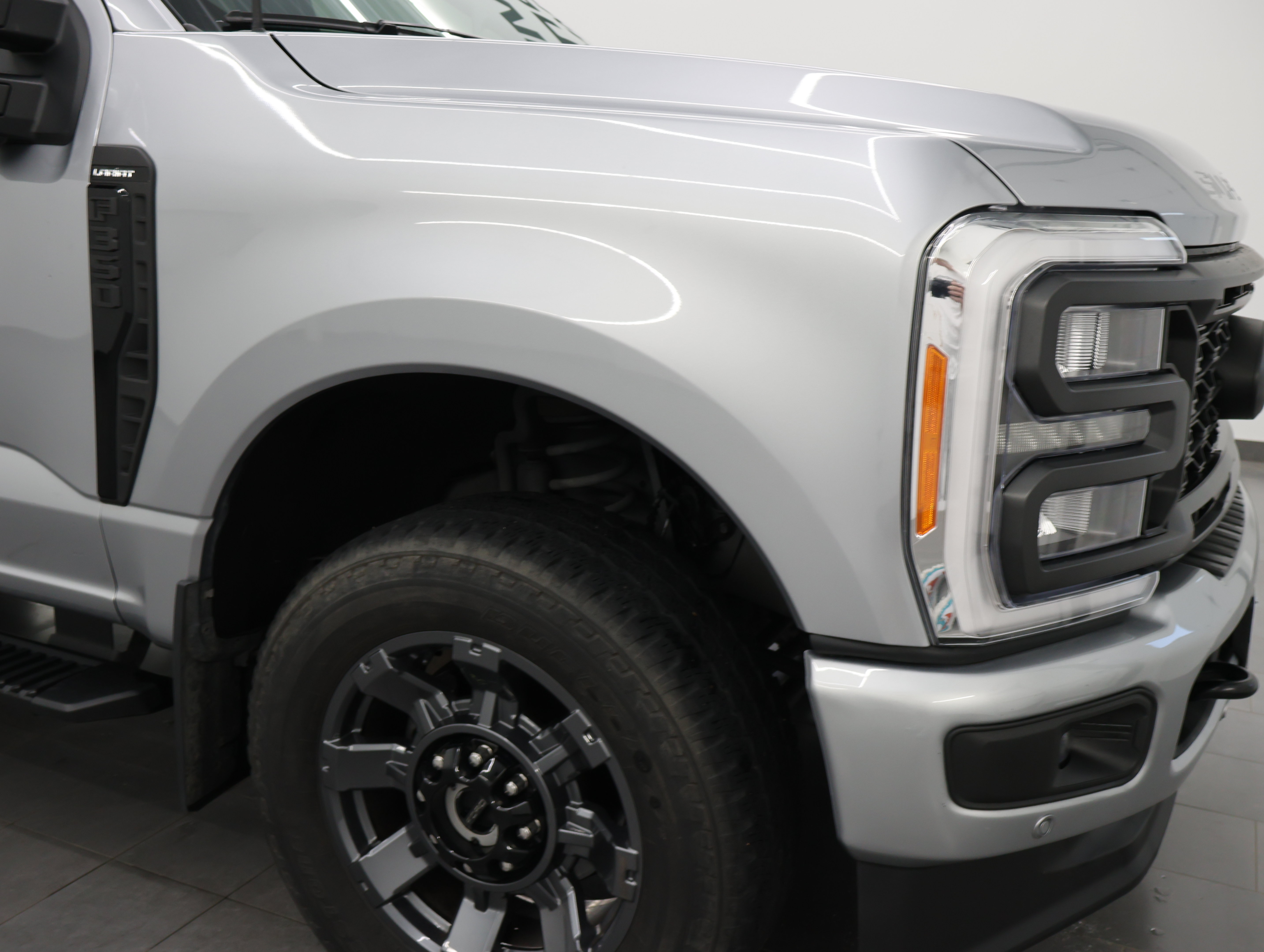Used 2023 Ford F350 Lariat w/ Lariat Ultimate Package AWD/4WD image 27