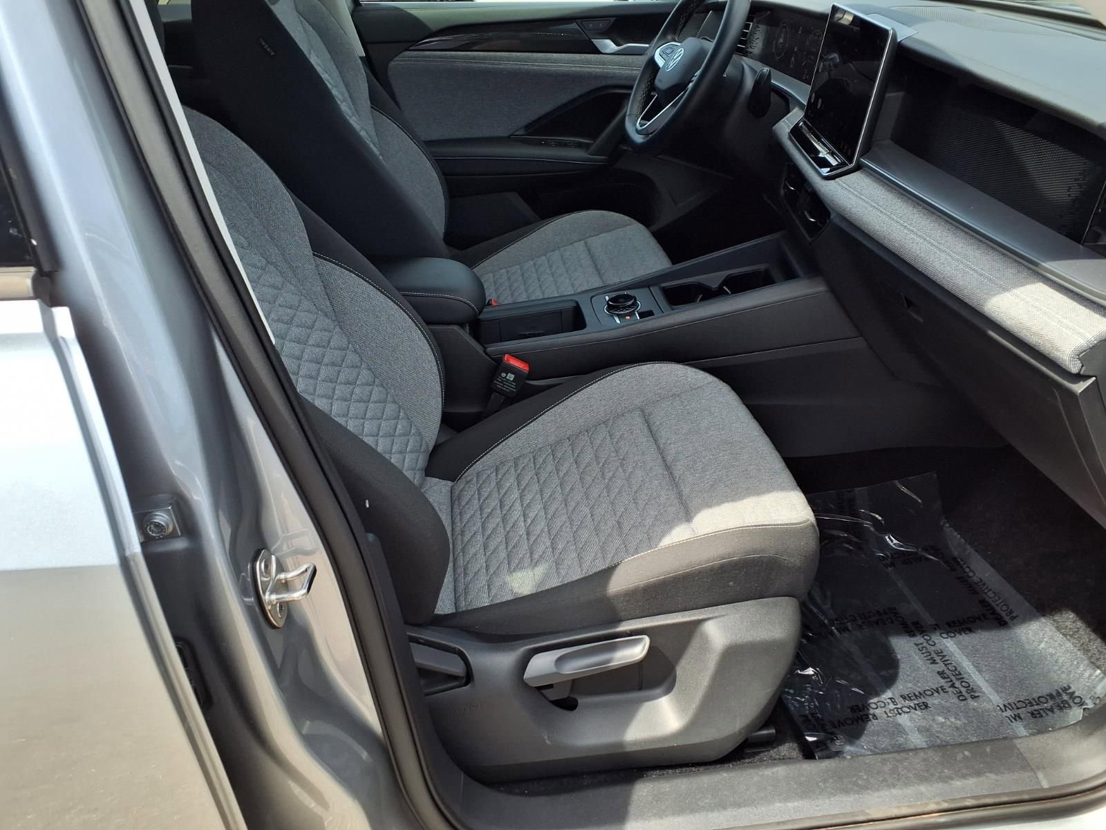 Used 2025 Volkswagen Tiguan S image 25