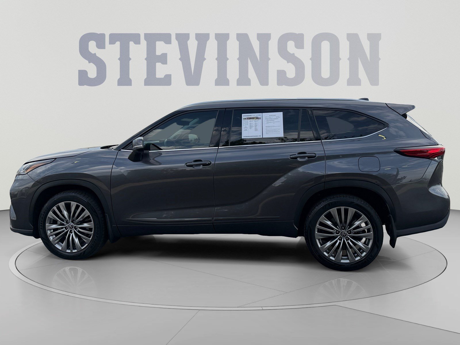 Used 2021 Toyota Highlander Platinum AWD/4WD image 2