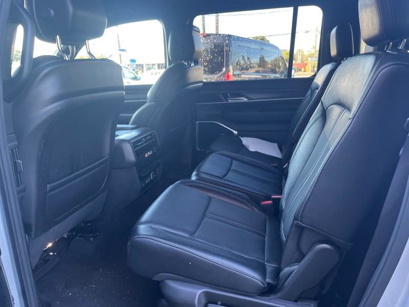 Used 2024 Jeep Wagoneer Series II w/ Flexible Seating Group image 35