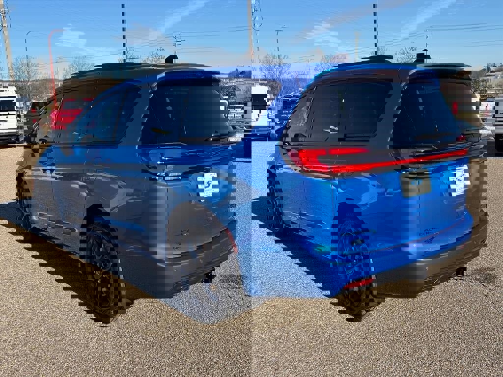 New 2026 Chrysler Pacifica Limited w/ S Appearance Package image 4