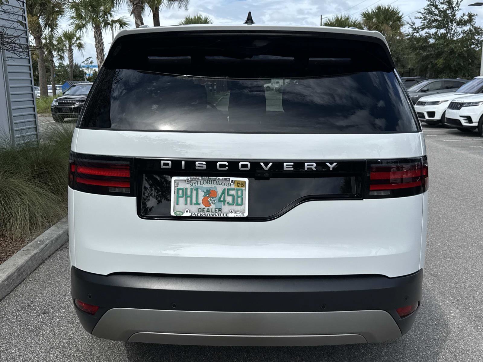 Certified 2025 Land Rover Discovery S image 7