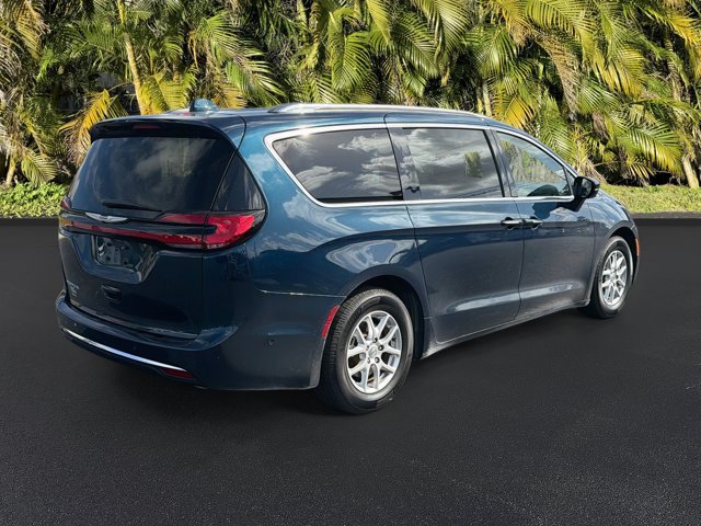 Used 2021 Chrysler Pacifica Touring-L w/ Premium & Safety Sphere Group FWD image 5