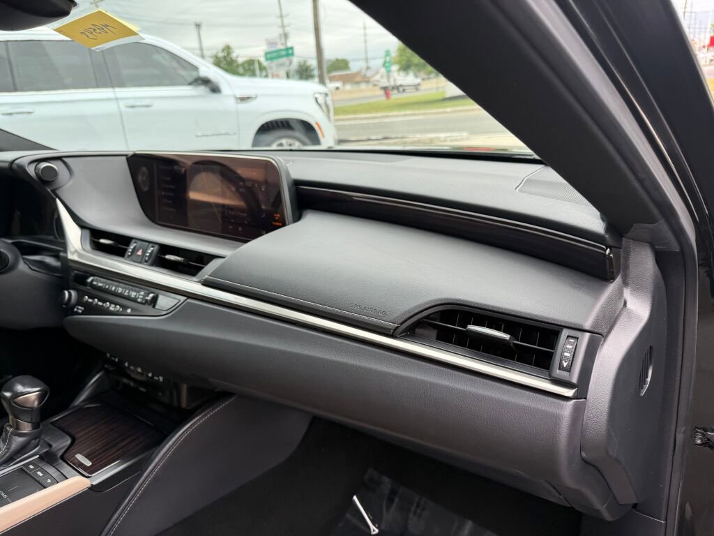 Used 2020 Lexus ES 300h w/ Accessory Package 2 FWD image 32