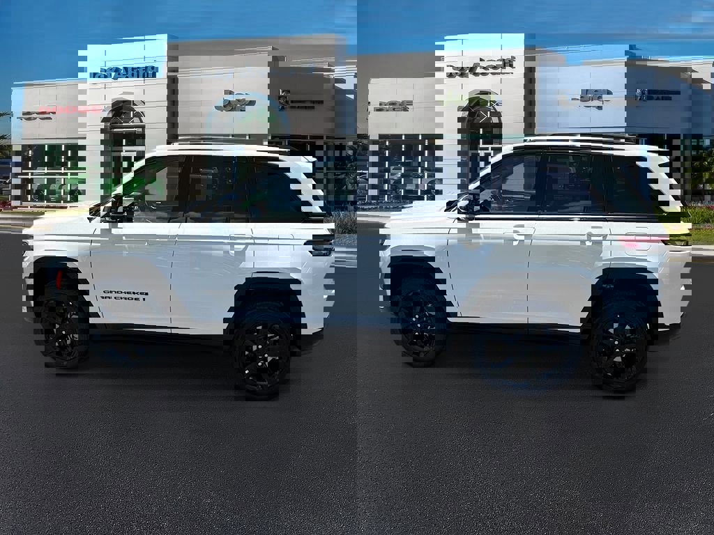 New 2025 Jeep Grand Cherokee Limited w/ Luxury Tech Group II image 4