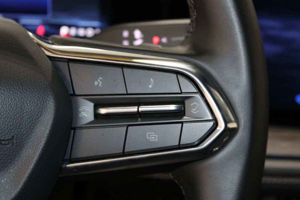 Used 2025 Chevrolet Suburban LT image 36