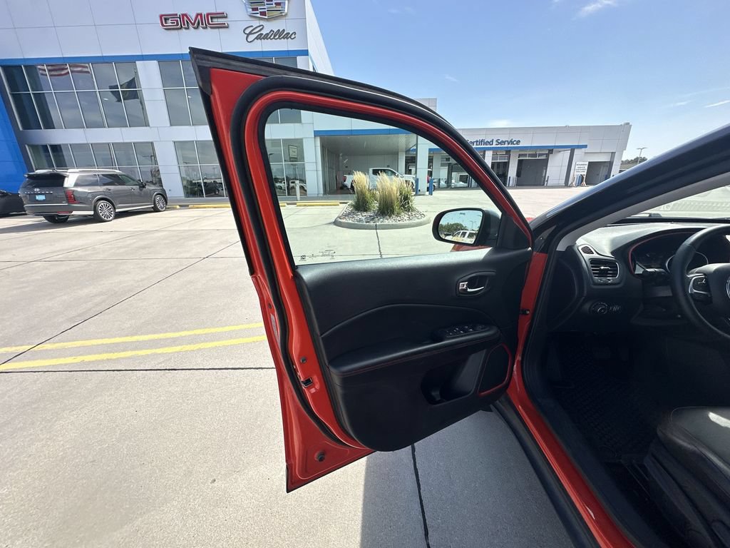 Used 2020 Jeep Compass Trailhawk w/ Cold Weather Group AWD/4WD image 23