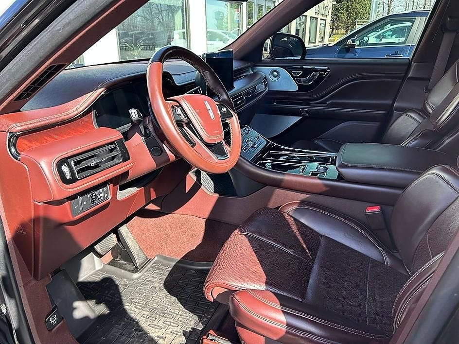 Used 2020 Lincoln Aviator Black Label w/ Class IV Trailer Tow Package image 18