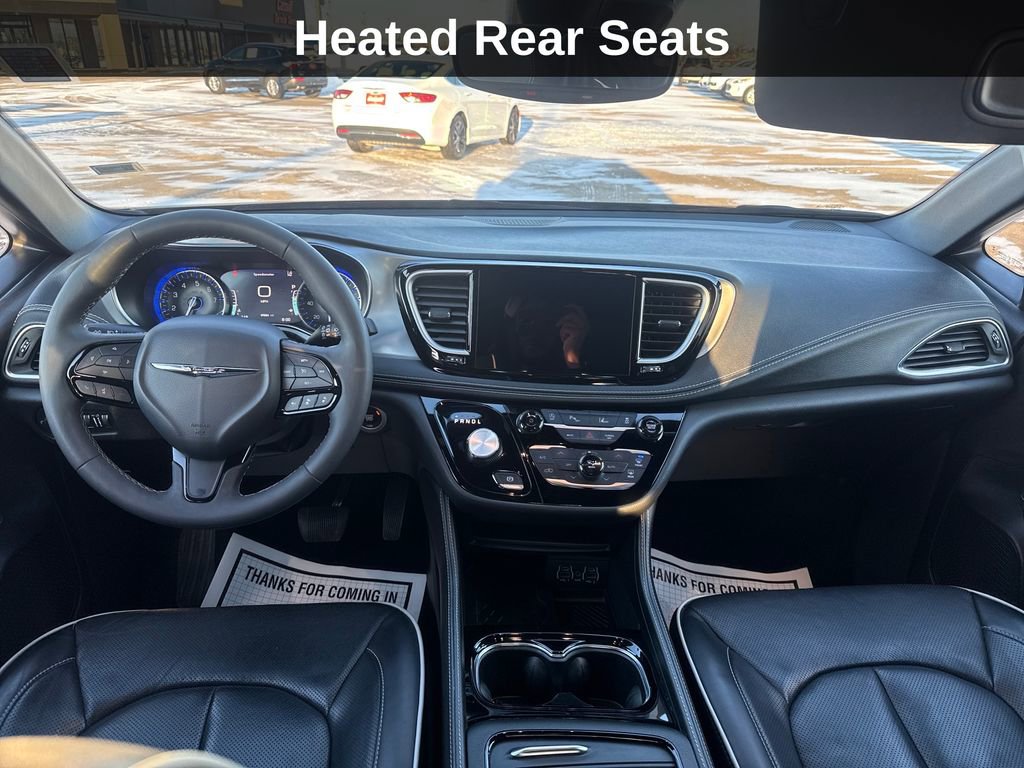 Used 2025 Chrysler Pacifica Limited image 18