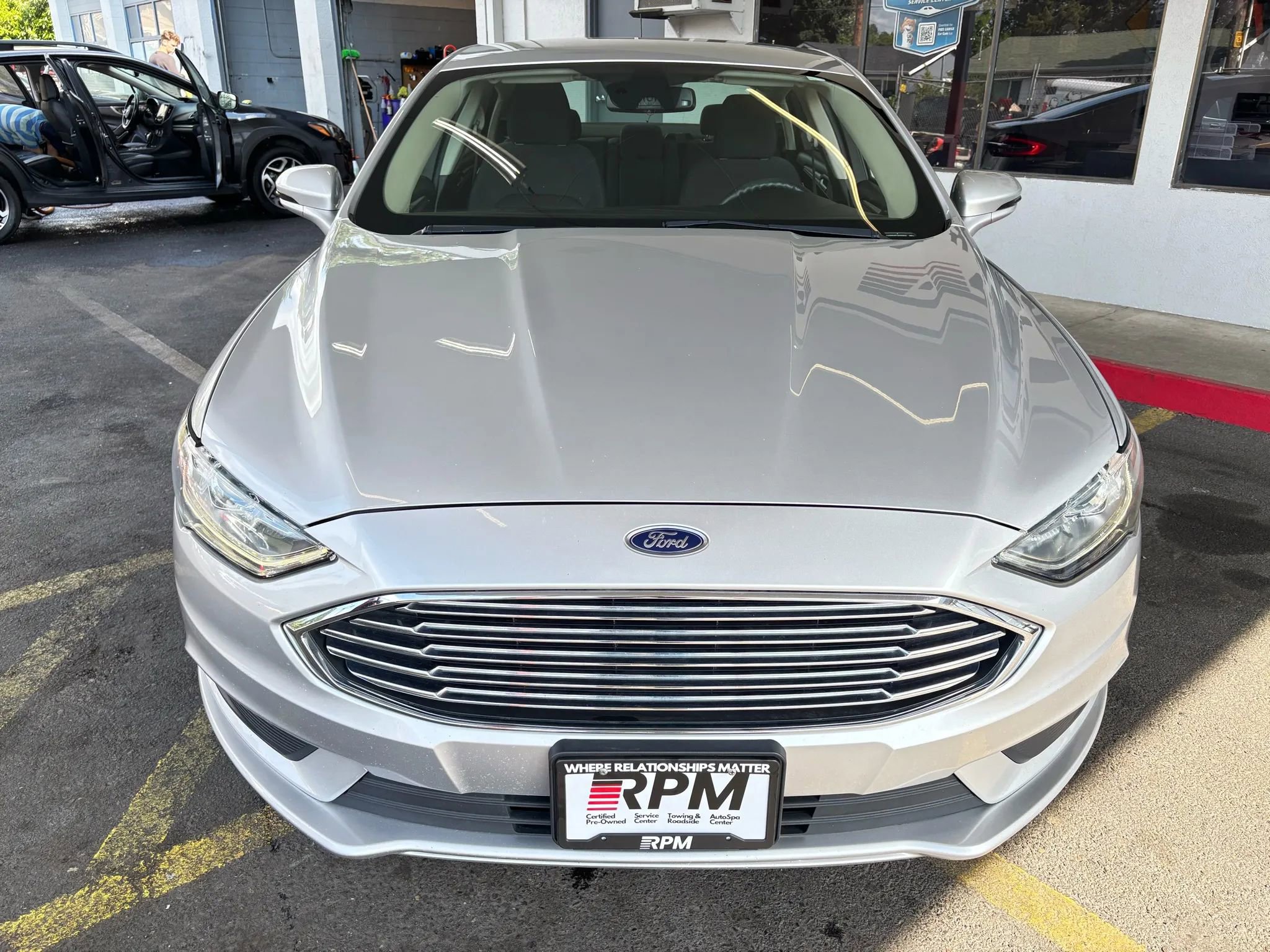 Used 2018 Ford Fusion SE image 2