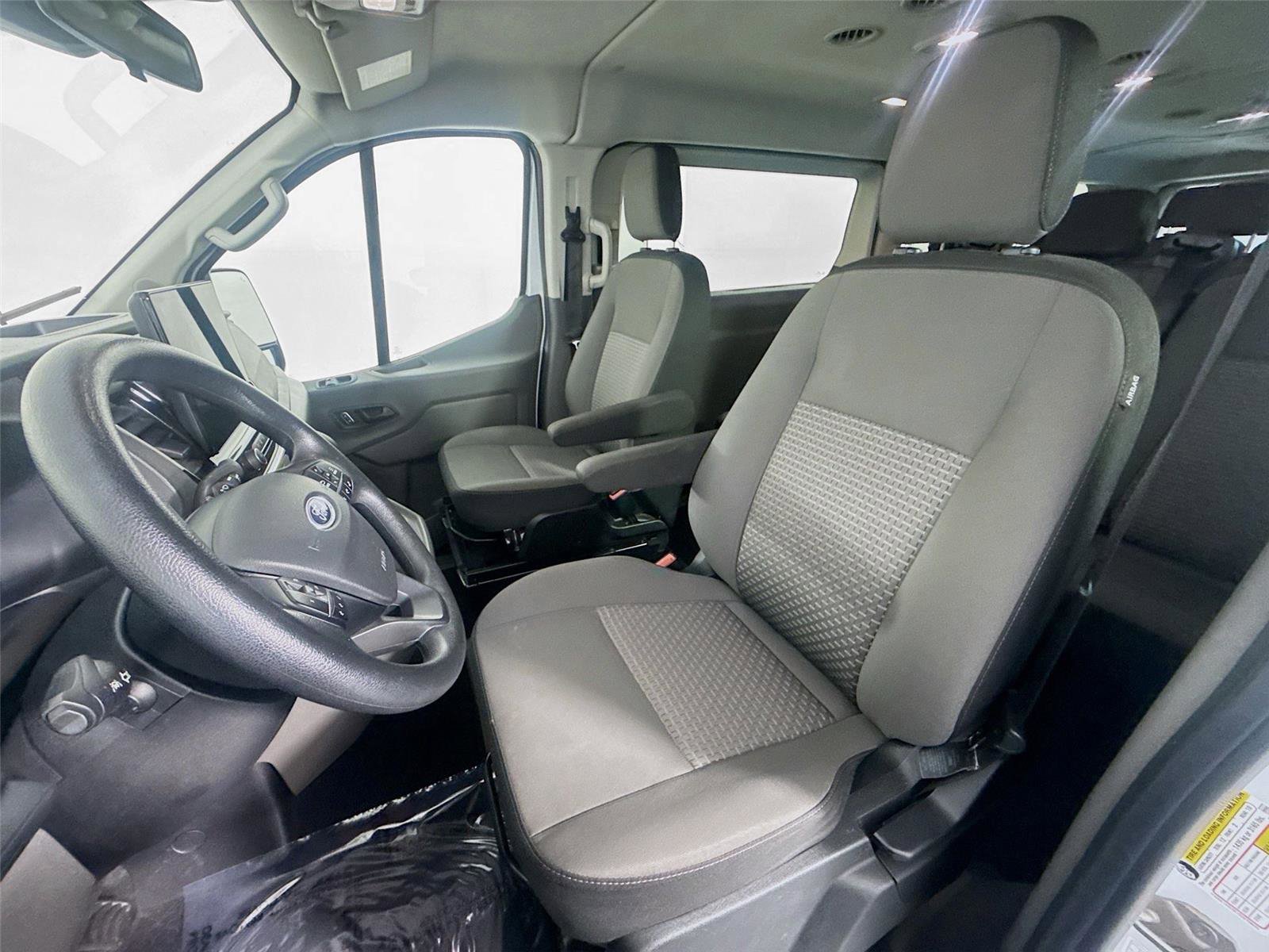 Used 2024 Ford Transit 350 XLT image 2