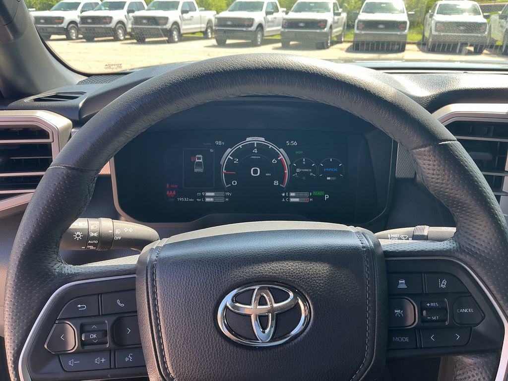 Used 2025 Toyota Tundra Limited AWD/4WD image 28