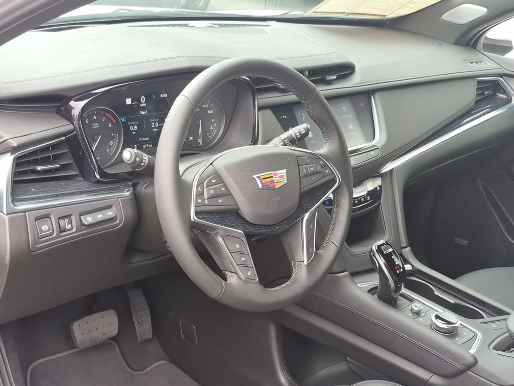 Used 2026 Cadillac XT5 Premium Luxury w/ LPO, ONYX Package FWD image 2