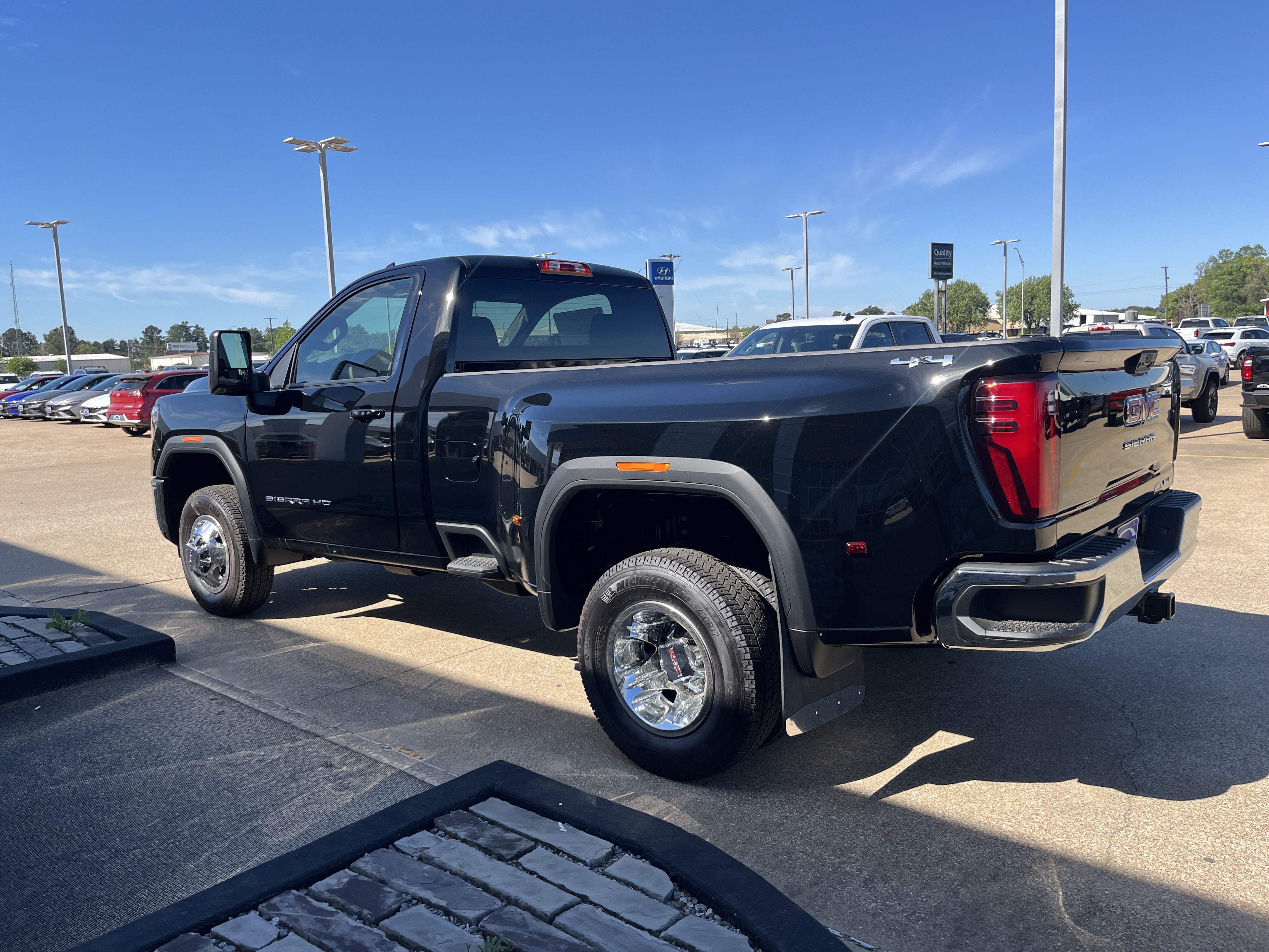 New 2026 GMC Sierra 3500 SLE w/ SLE Convenience Package AWD/4WD image 4
