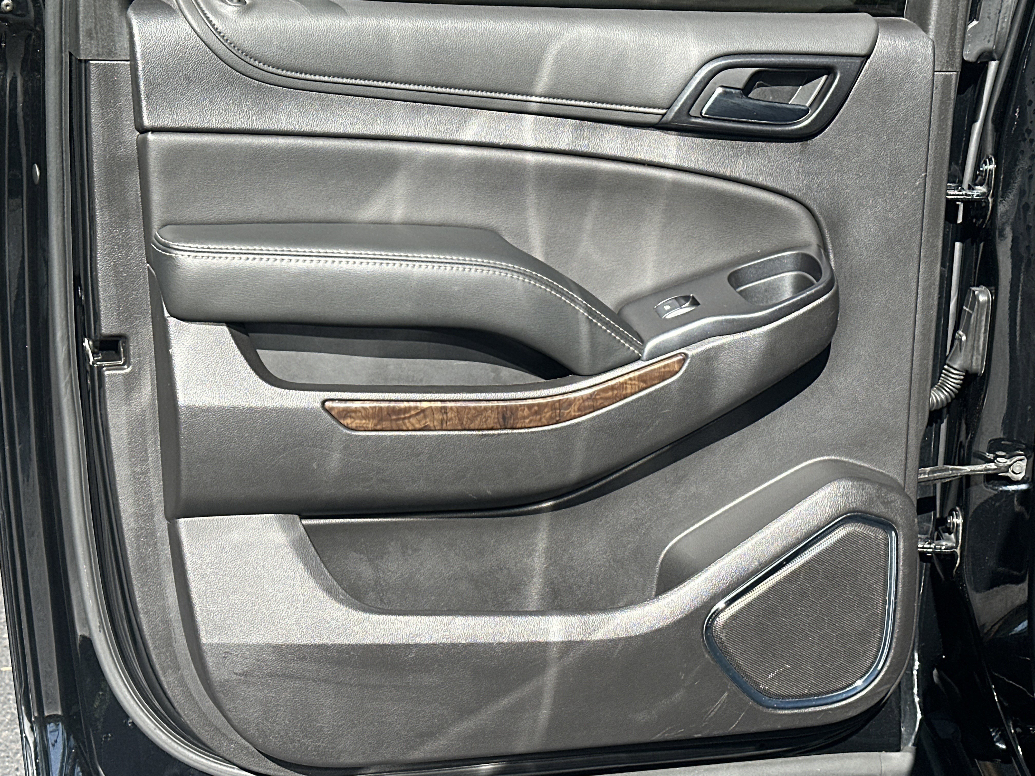 Used 2020 Chevrolet Suburban LT RWD image 23