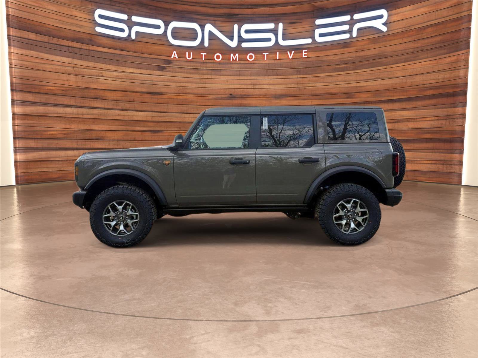 New 2025 Ford Bronco Badlands image 2