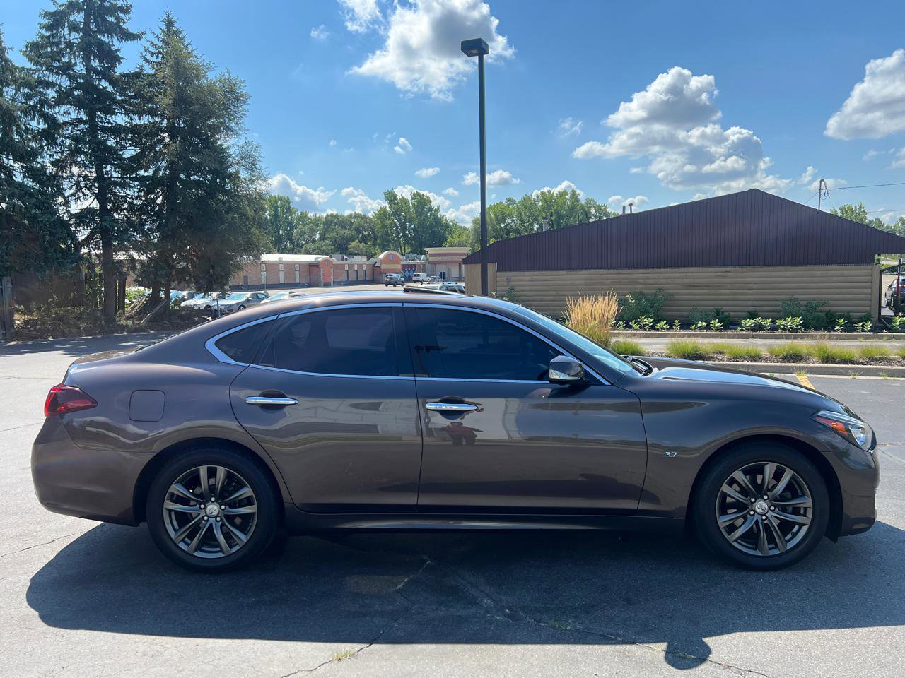 Used 2019 INFINITI Q70 Luxe RWD image 9