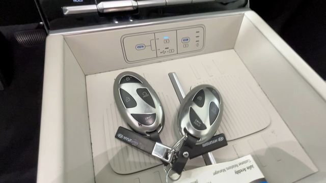 Used 2025 Hyundai Santa Fe SEL FWD image 26