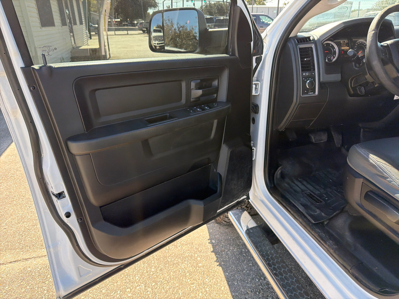Used 2017 RAM 3500 Tradesman w/ Chrome Appearance Group image 16