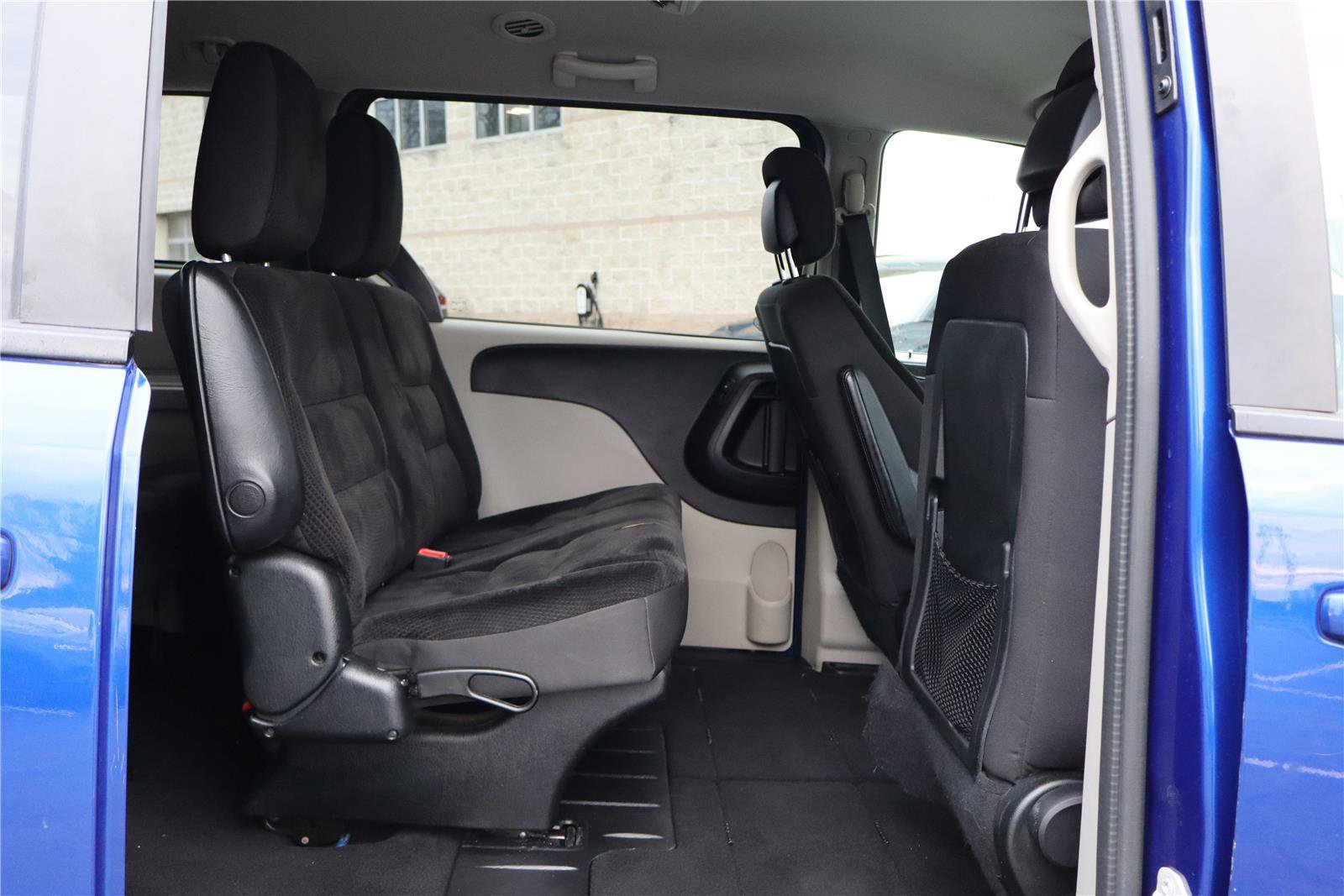 Used 2018 Dodge Grand Caravan SE w/ UConnect Hands-Free Group image 26