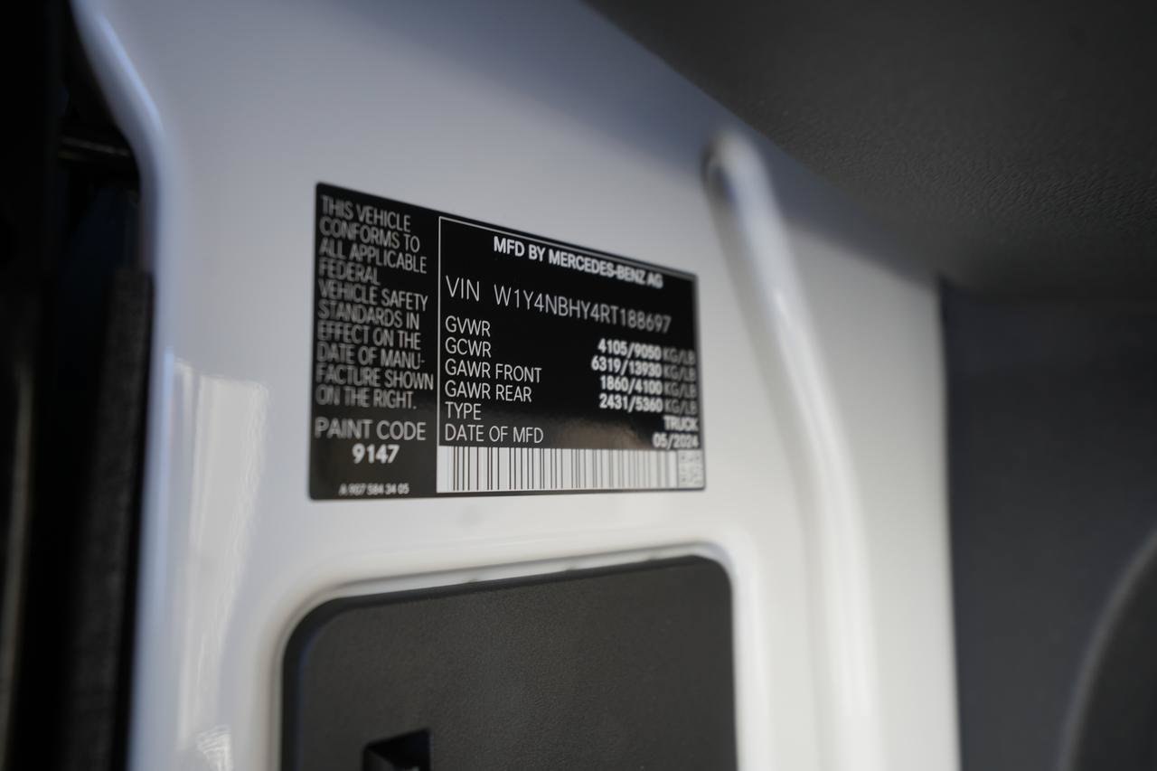 Used 2024 Mercedes-Benz Sprinter 2500 image 18