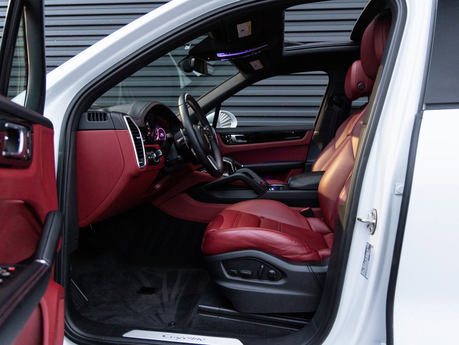 Used 2023 Porsche Cayenne image 23