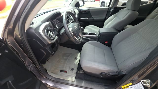 Used 2017 Toyota Tacoma SR5 w/ Tow Package RWD image 13