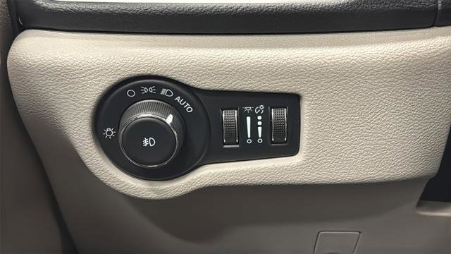 Used 2022 Chrysler Pacifica Touring-L FWD image 30