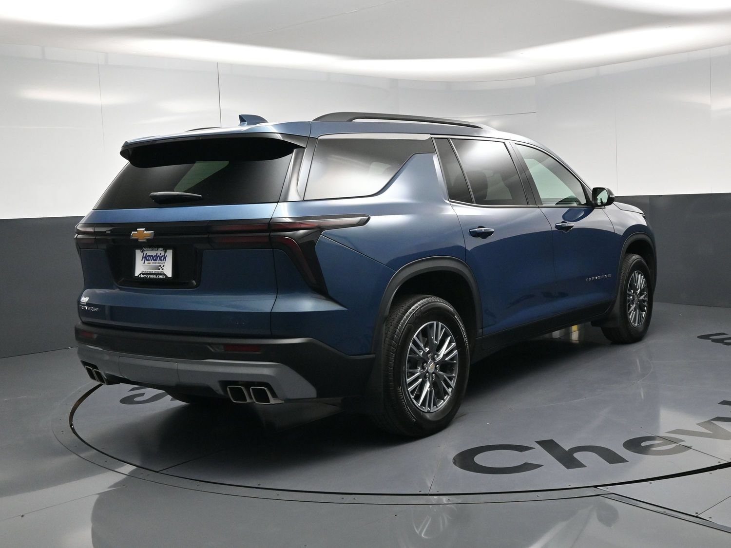 Used 2025 Chevrolet Traverse LT FWD image 9