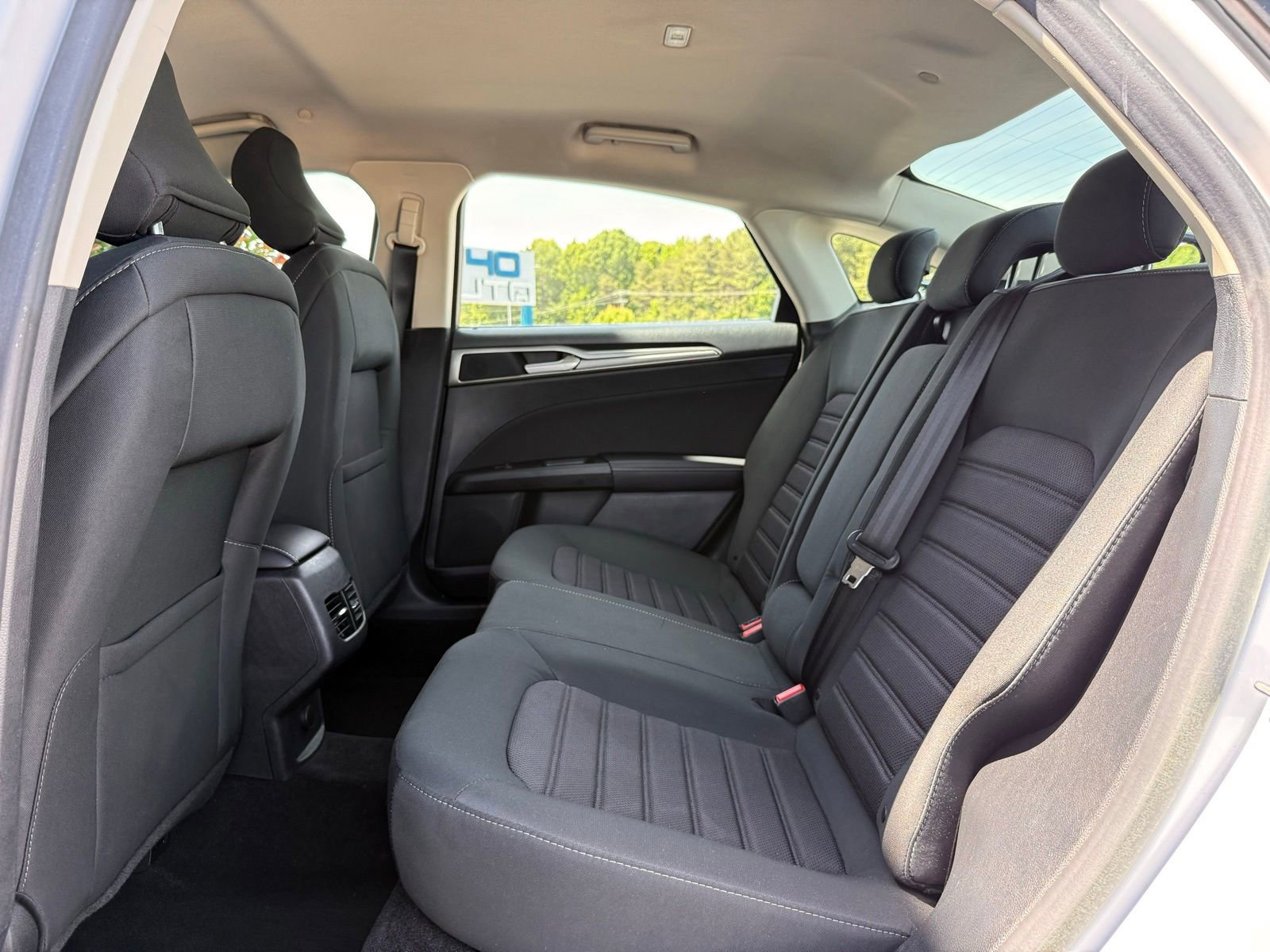 Used 2019 Ford Fusion SE FWD image 15