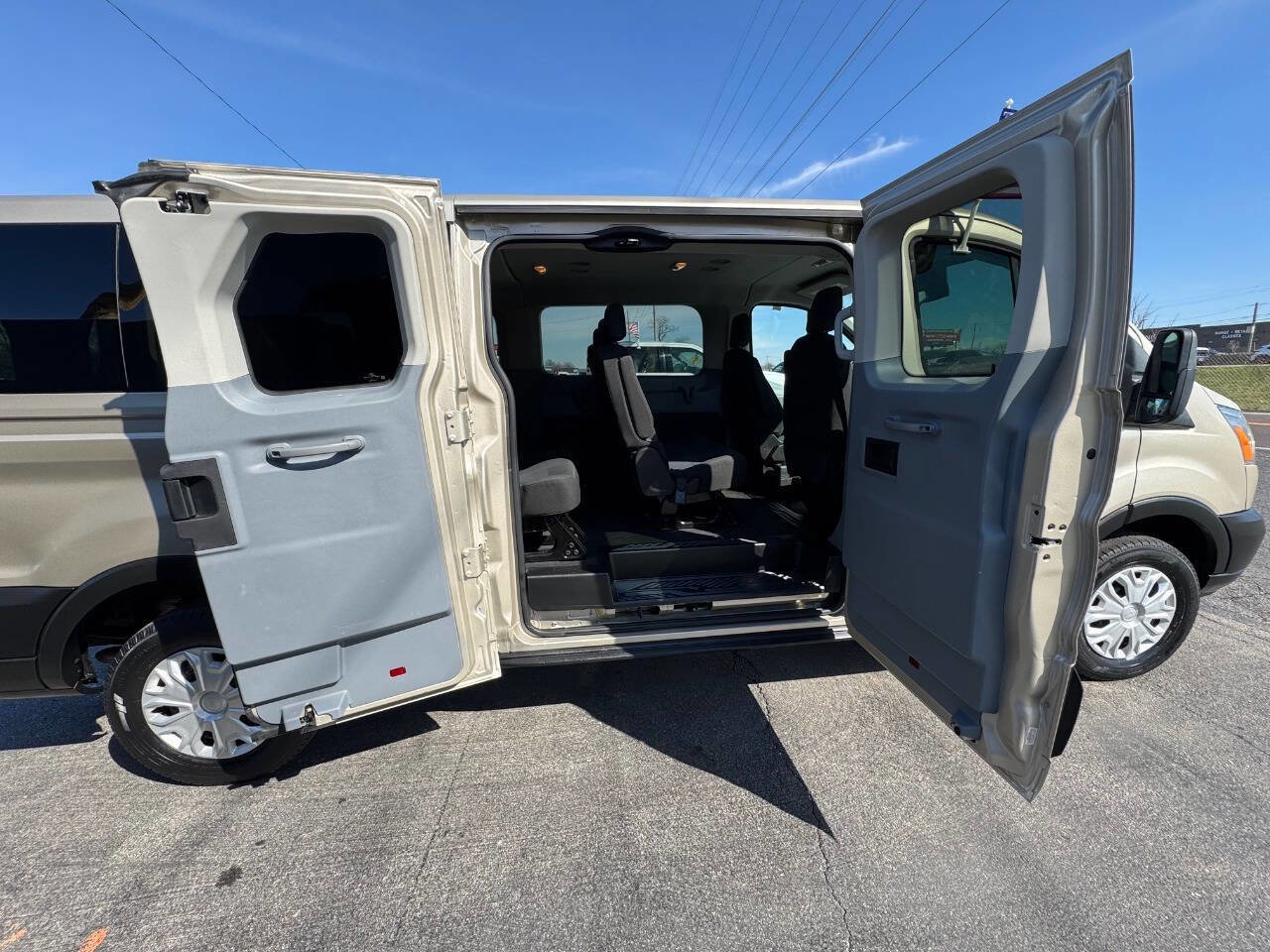 Used 2019 Ford Transit 350 XLT image 12