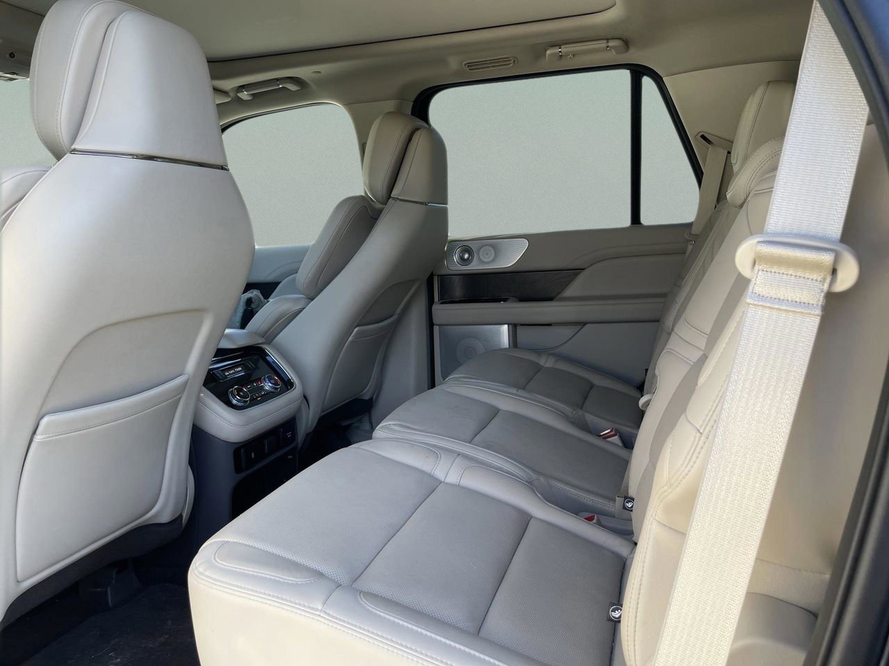 Used 2021 Lincoln Navigator Reserve w/ Luxury Package image 13